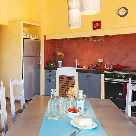 Sleeps 3 Air Con Wifi Willa SantʼAmanza
